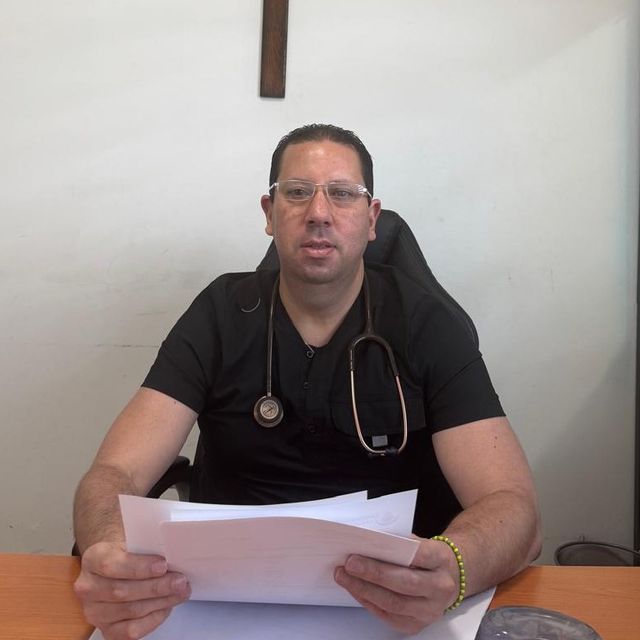 Inti Hanoi Baez Serpa, Reumatólogo Uruapan