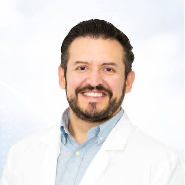 Aquiles Ruiz-Velasco Alonso, Ginecólogo Ciudad Guzmán