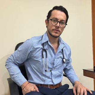 Ampliar imagen: Luis Alfredo Guevara Izaguirre, Neumólogo Ciudad de México