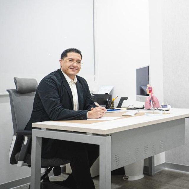 Edgar Alejandro Reyes García, Neumólogo Ciudad de México