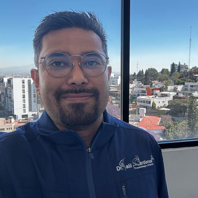 Oscar Jalil Cardenas Corona, Ortopedista Puebla