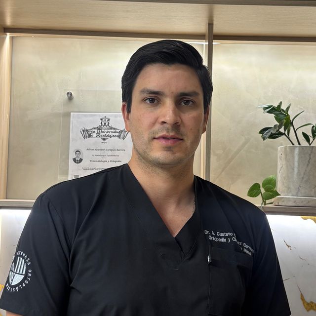 Adrian Gustavo Enriquez Barrera, Traumatólogo Zapopan