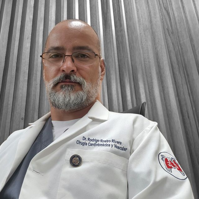 Rodrigo Rostro Rivera, Cirujano torácico Guadalajara