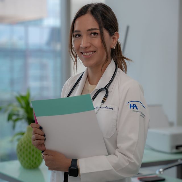 Eva Ramírez Avilés, Cirujano general Ciudad de México
