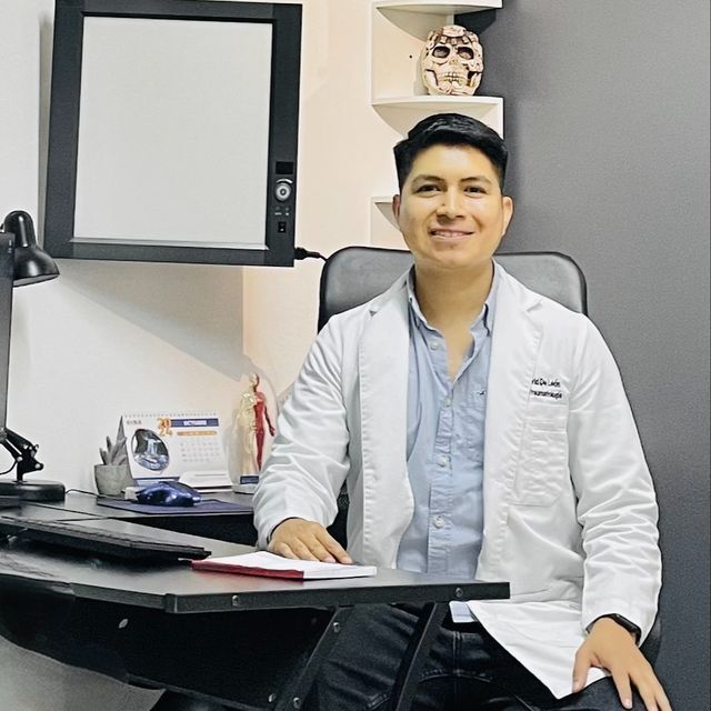 José David De León López, Traumatólogo Martinez de la Torre