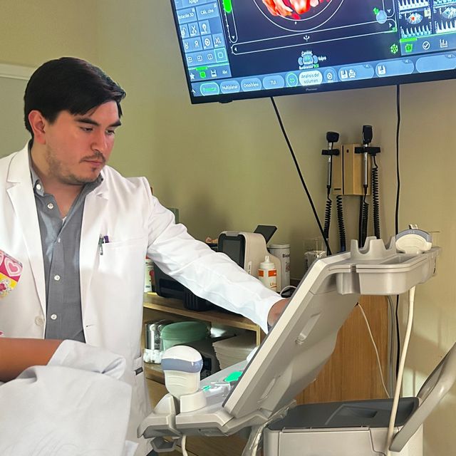 Carlos Arturo Martínez Méndez, Ginecólogo Saltillo