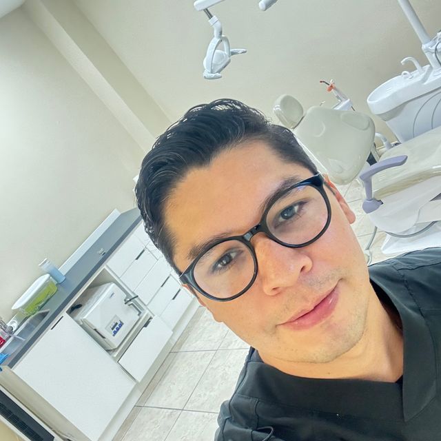 Iván Giovanny Hernández Cervantes, Dentista - Odontólogo Dolores Hgo. Cuna de la Indep. Nal.