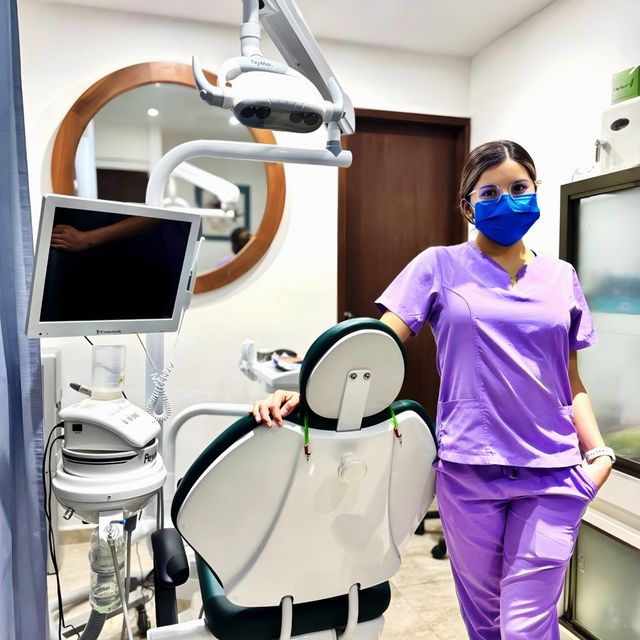Diana Azucena Medina Sánchez, Dentista - Odontólogo Cancun