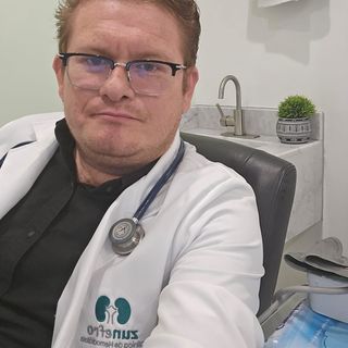 Ampliar imagen: Oscar Zuñiga, Nefrólogo Cuauhtémoc