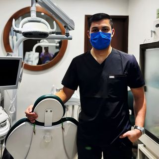 Ampliar imagen: Aldo Chávez Salazar, Dentista - Odontólogo Cancun