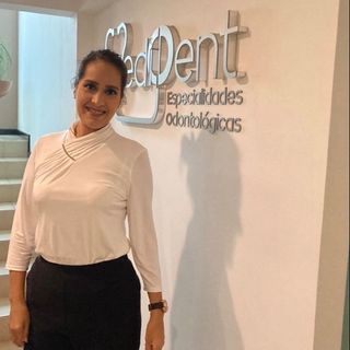 Ampliar imagen: Isabeau Corona Moreno, Dentista - Odontólogo Morelia