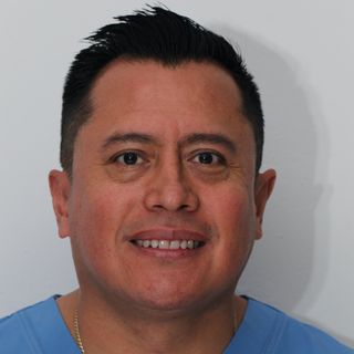 Ampliar imagen: Juan Carlos Estrada Angeles, Endodoncia Celeya