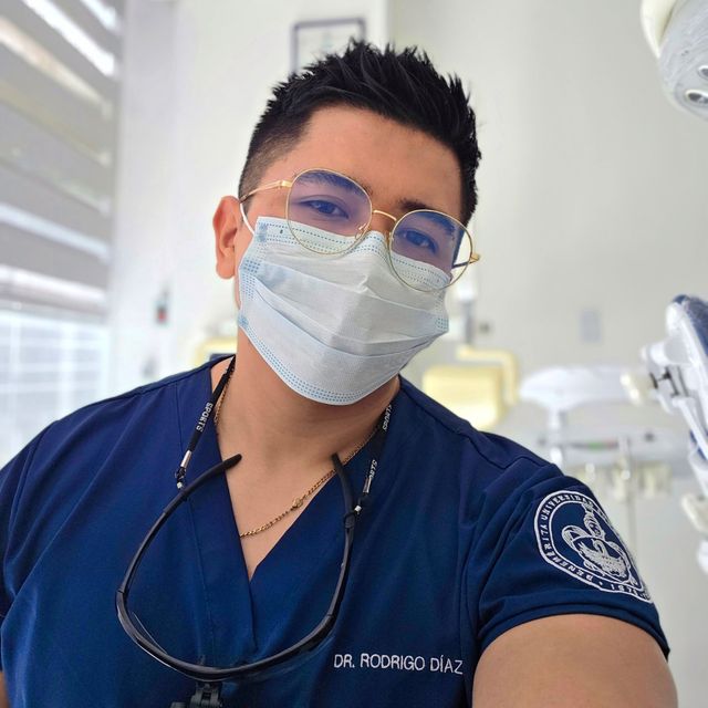 Rodrigo  Diaz, Dentista - Odontólogo Puebla