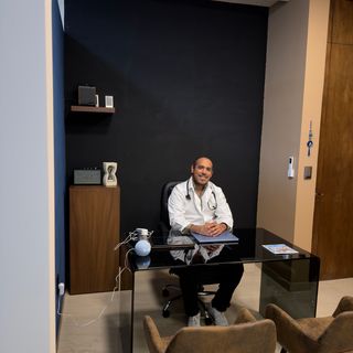 Jiram Baruck Barba Pureco, Médico general León