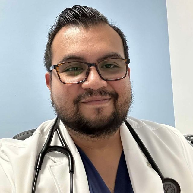 Salvador Constantino, Internista Ciudad López Mateos