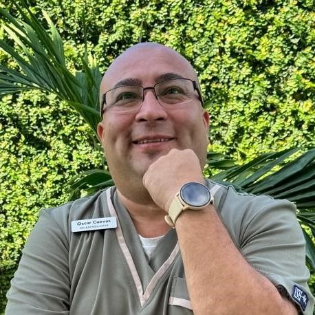 Oscar Cuevas Salinas, Médico general Cancun