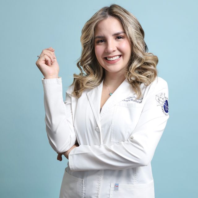 Cristina Elizabeth Pazmiño Ruiz, Cirujano maxilofacial Ciudad de México