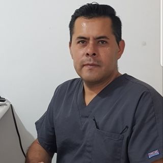 Ampliar imagen: Victor Hugo Ramirez Gomez, Médico general Nezahualcóyotl