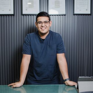 Ampliar imagen: Leobardo Daniel Garza Piedra, Dentista - Odontólogo Durango