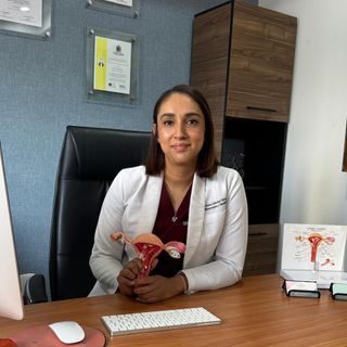 Karla Alejandra Macias Cervantes, Ginecólogo León