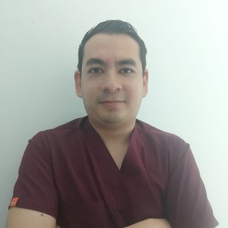 Ampliar imagen: Alejandro Tena Ruíz, Médico general Cancun