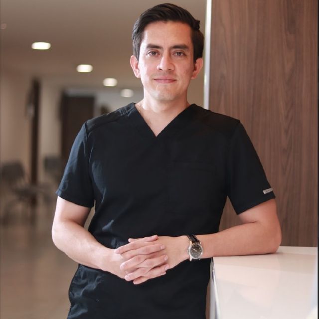 Christopher Dávalos, Urólogo Ciudad de México