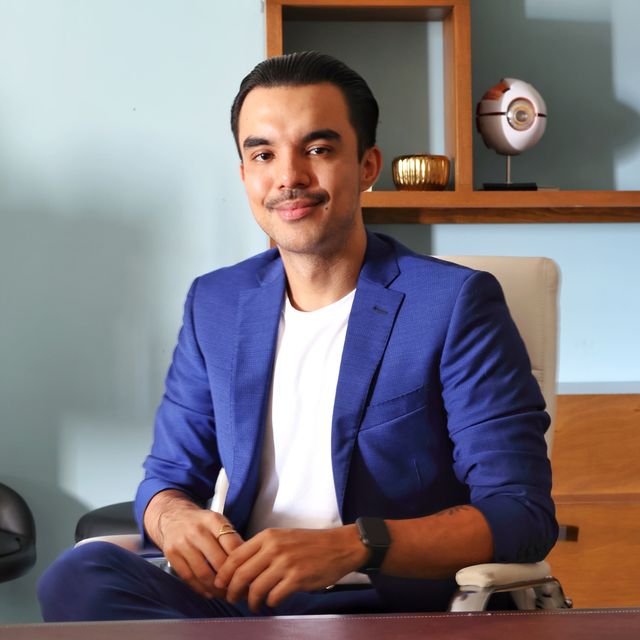 Eduardo R. Camacho Lomelí, Oftalmólogo Puerto Vallarta