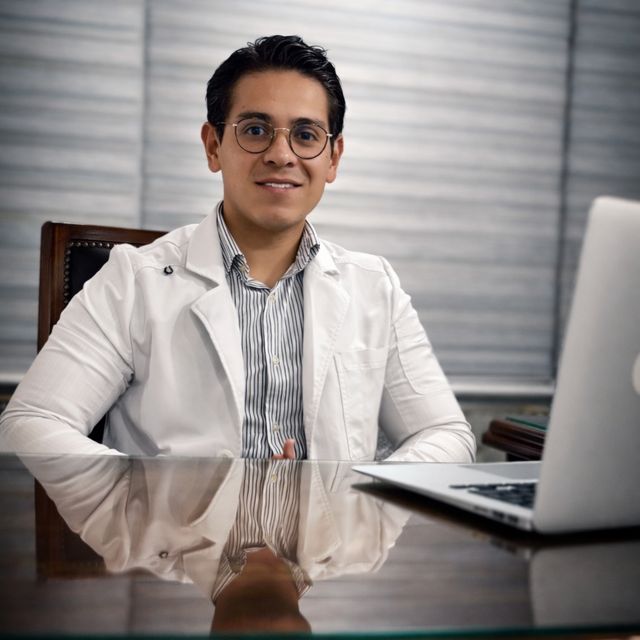 Spencer Rivadeneira, Ginecólogo Morelia