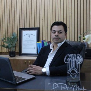 Ampliar imagen: Rafael Morales Rodríguez, Urólogo Mérida