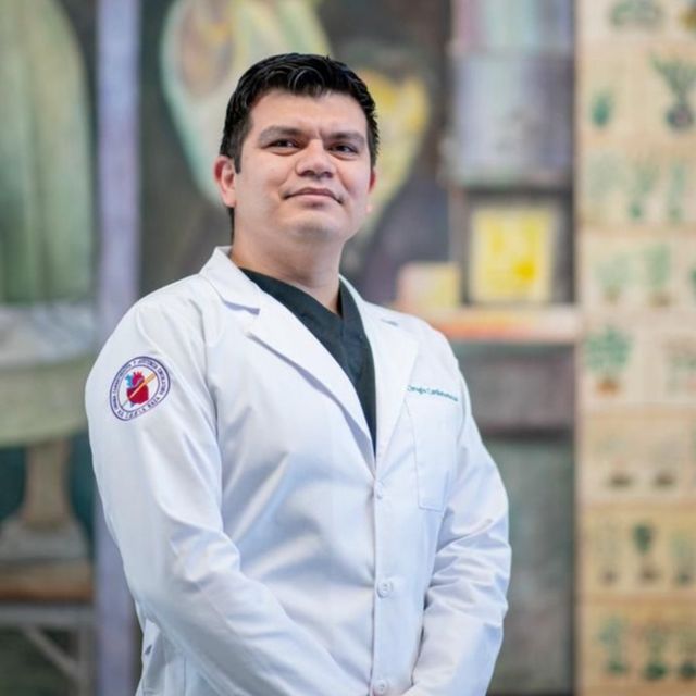 Ubaldo Méndez Ríos, Cirujano cardiovascular y torácico Cuernavaca