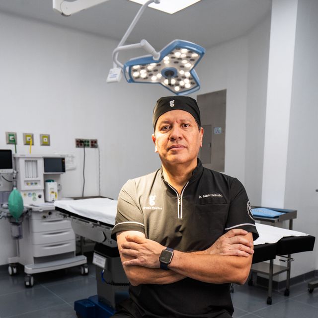 Gabriel Hernández Nuño, Cirujano plástico Zapopan