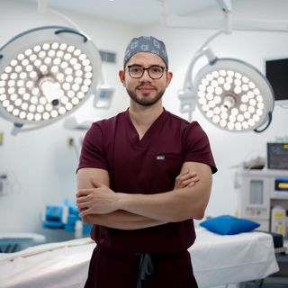 Ampliar imagen: Gilberto De Los Santos Montes, Proctólogo Benito Juárez