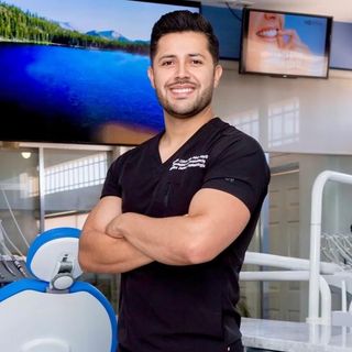 Ampliar imagen: Ulises Pérez Murillo, Dentista - Odontólogo Baja California