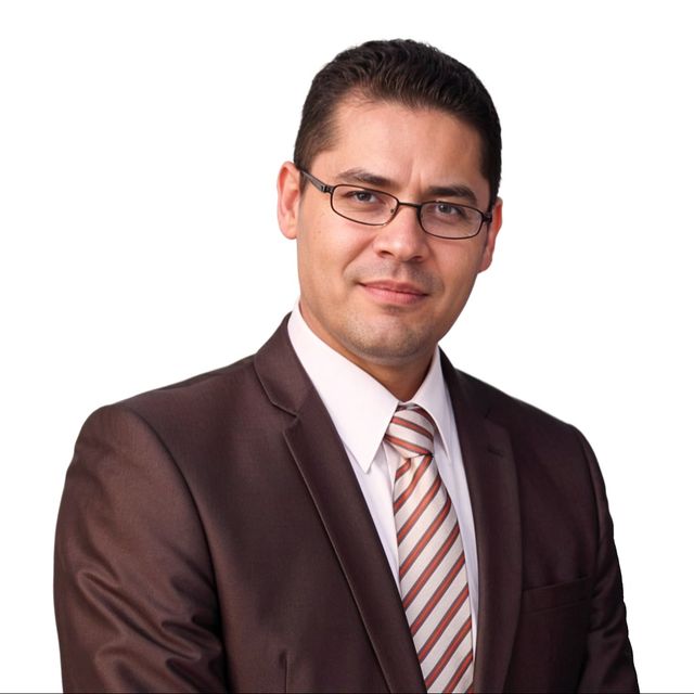 Sandro Mina Muñoz, Psicólogo Torreon