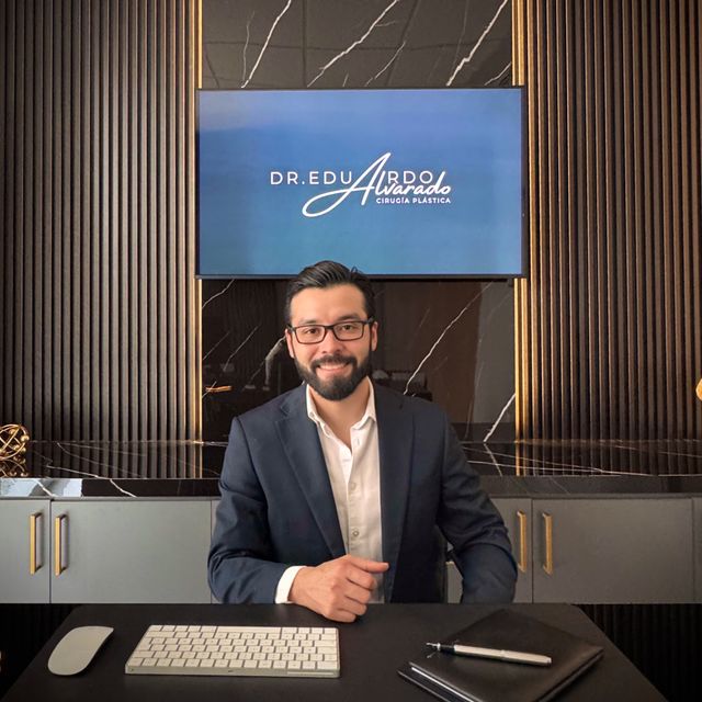 Eduardo Alvarado, Cirujano plástico San Pedro Garza Garcia
