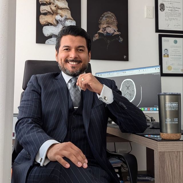 César Alfonso Espino Rodríguez, Neurocirujano Cuernavaca
