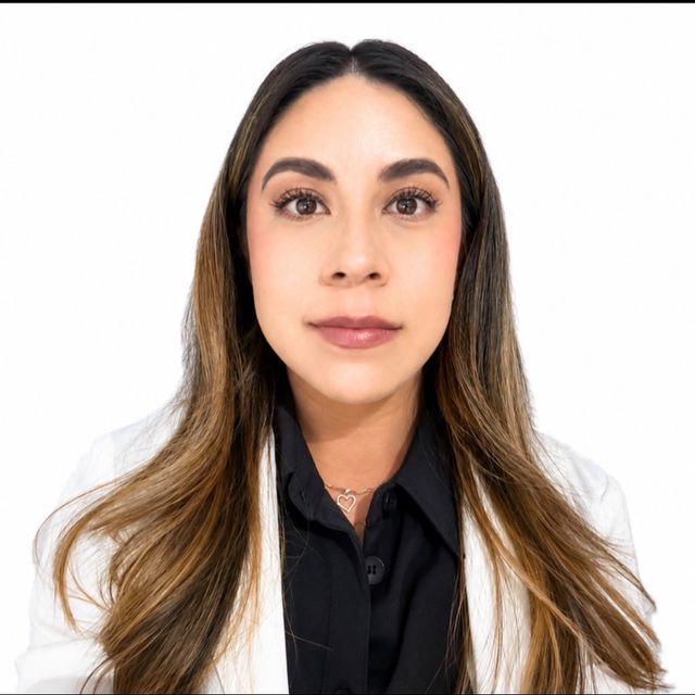 Alexia Domínguez Zaldivar, Internista Naucalpan