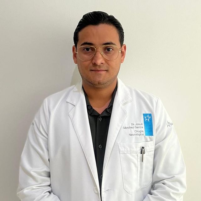 Josué Sánchez García, Neurocirujano Morelia
