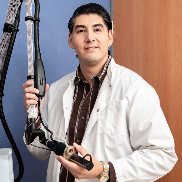 Rubén Flores Camacho, Dermatólogo Puebla