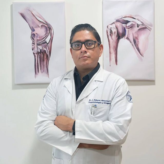 José Roberto Almanza Maldonado, Ortopedista Morelia