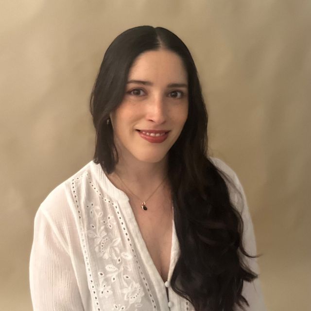 Mayra Steffani De la Torre Leon, Oftalmólogo Guadalajara