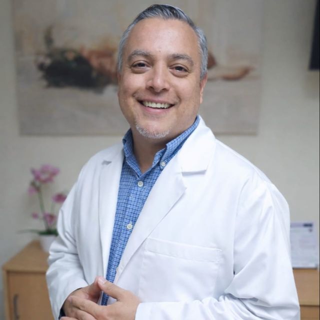 Luis Michel Fernandez, Ginecólogo León