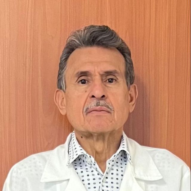 Adrián Flores Rios, Traumatólogo Michoacan