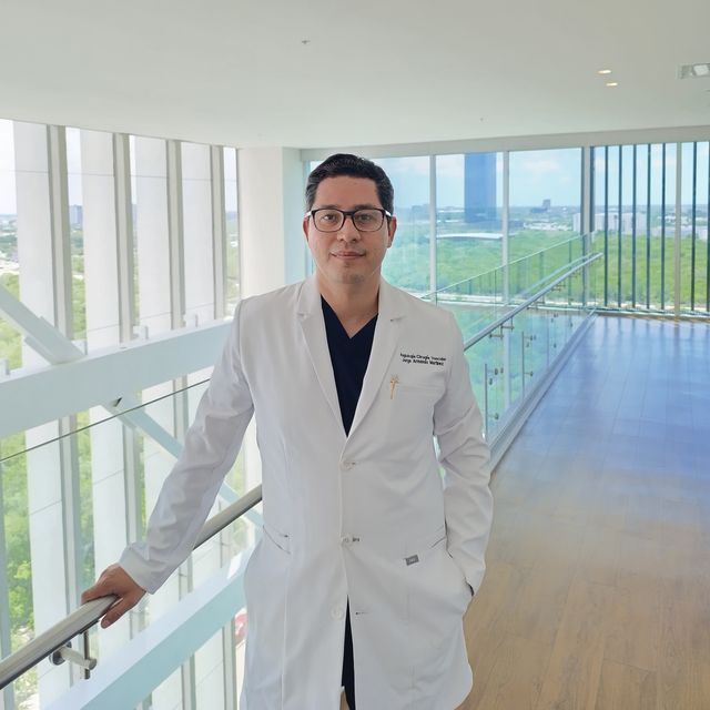 Jorge Armando Martínez Martínez, Angiólogo Mérida