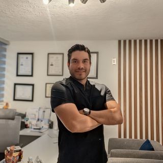 Dr. Marco De la Mora