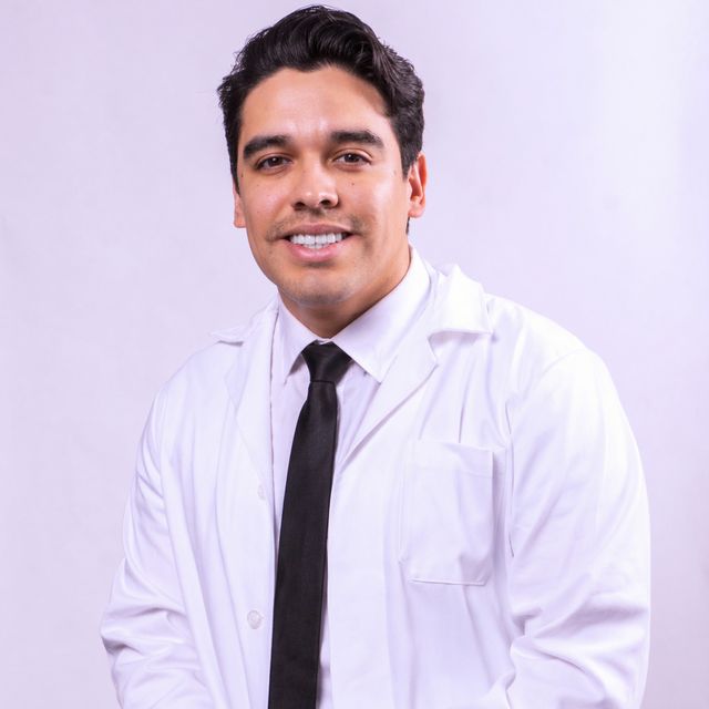 Gerardo  Lily Vidal, Urólogo Boca del Rio