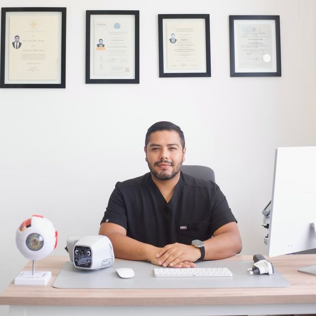 Carlos Daniel Félix Miranda, Oftalmólogo Mérida