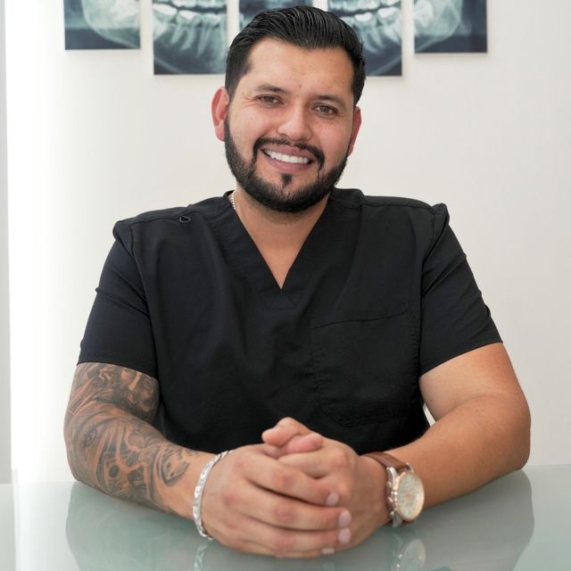 Gerardo Guzmán Gonzalez, Ortodoncista Puruandiro
