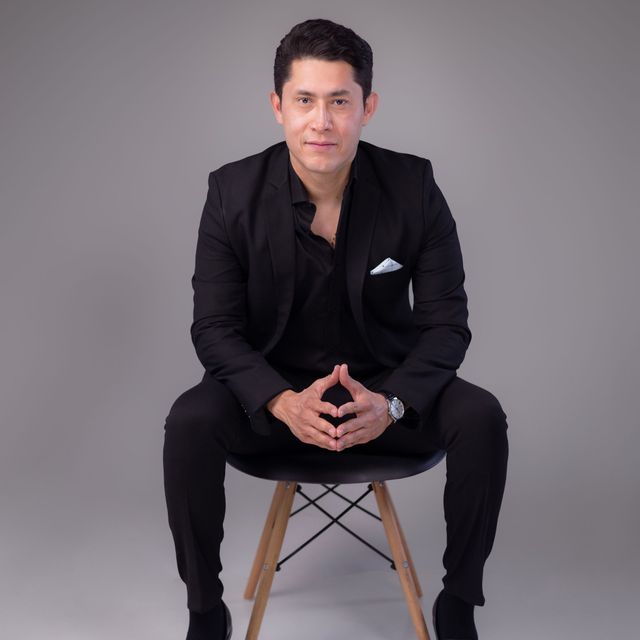 Carlos Enrique Luna Guerrero, Cirujano estético y cosmético Mazatlan