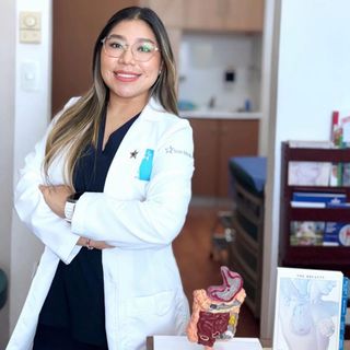 Ampliar imagen: María José Gomez De La Cruz, Médico general Mérida